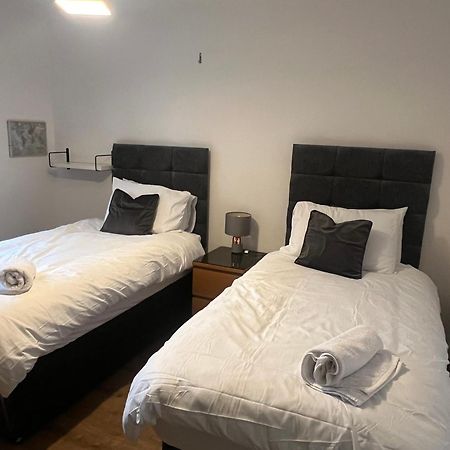 Home Away From Home: Cozy Two Bedroom Apartment Banbury Ngoại thất bức ảnh